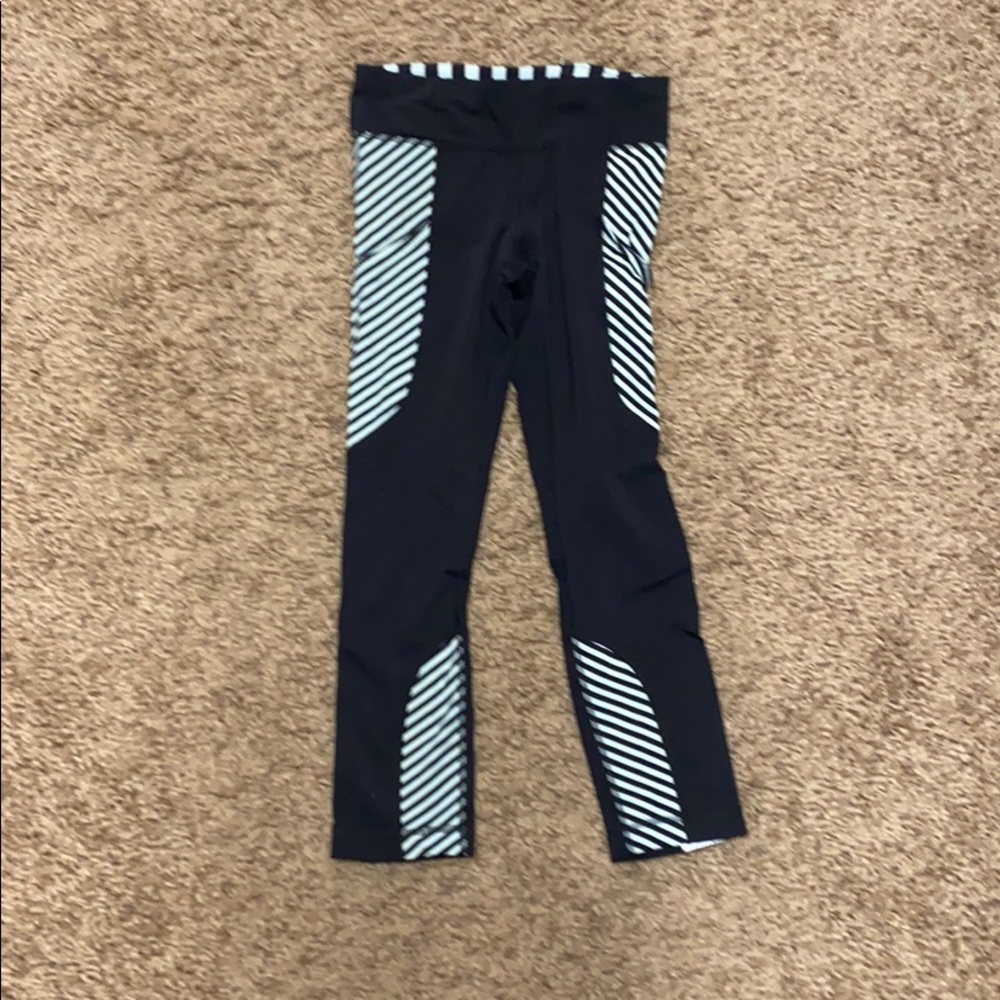 Lululemon crops size 4